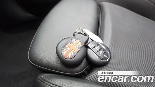 Mini Cooper D Countryman 2019 — Şəkil 31/42
