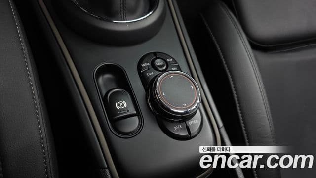 Mini Cooper D Countryman 2019 — Şəkil 8/42