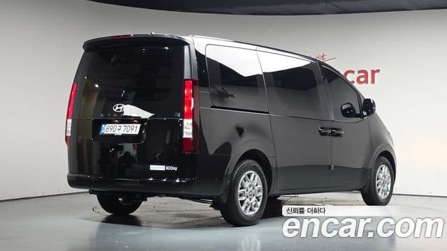 Hyundai Staria 2026 — Photo 3/34