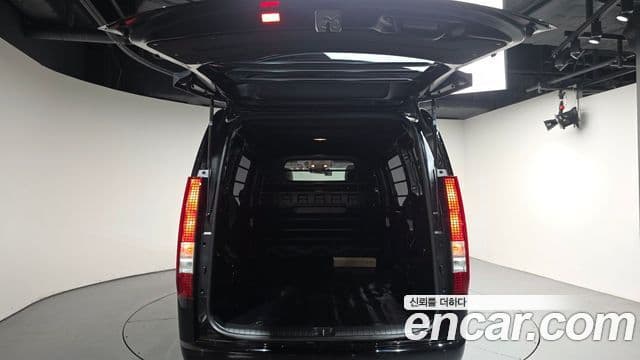 Hyundai Staria 2026 — Photo 12/34