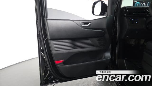 Hyundai Staria 2026 — Photo 32/34