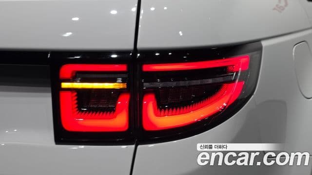 Land Rover Discovery Sport 2024 — Photo 18/40