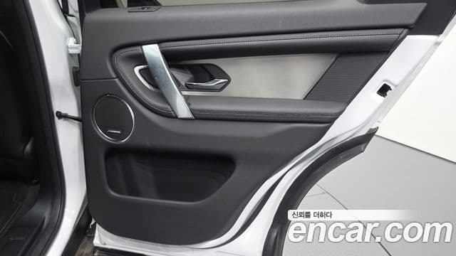 Land Rover Discovery Sport 2024 — Photo 28/40