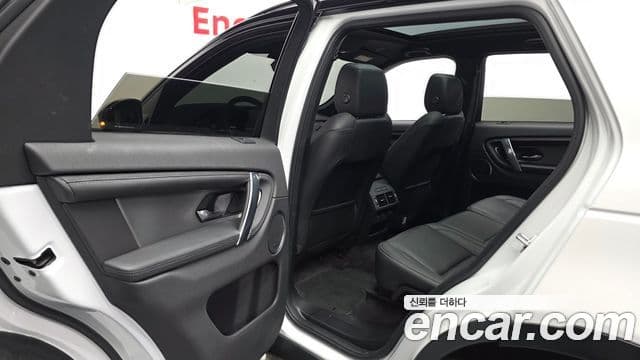Land Rover Discovery Sport 2024 — Photo 2/40