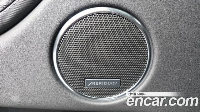 Land Rover Discovery Sport 2024 — Photo 12/40