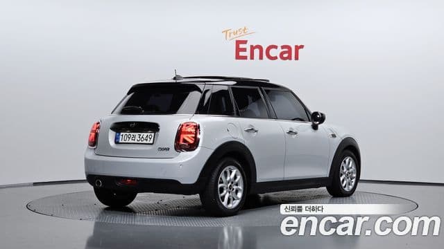 Mini Cooper 2021 — ფოტო 7/32
