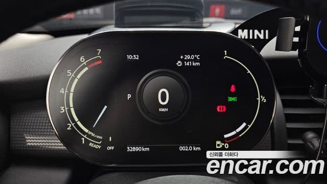 Mini Cooper 2021 — ფოტო 21/32