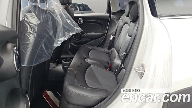 Mini Cooper 2021 — ფოტო 13/32