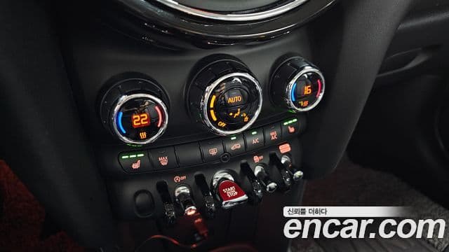 Mini Cooper 2021 — ფოტო 27/32