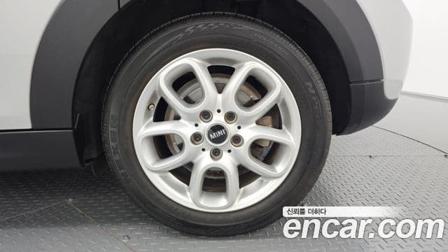 Mini Cooper 2021 — ფოტო 15/32