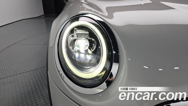 Mini Cooper 2021 — ფოტო 2/32