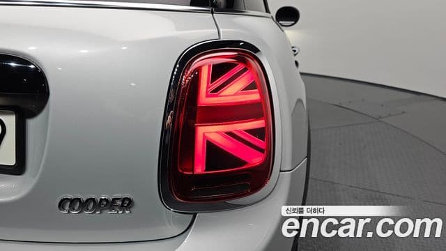 Mini Cooper 2021 — ფოტო 22/32