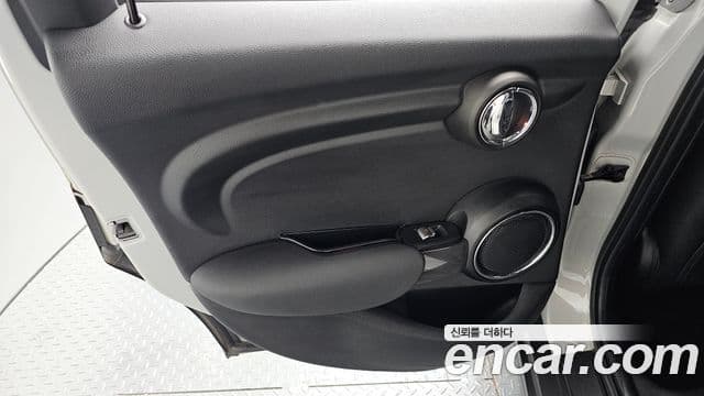 Mini Cooper 2021 — ფოტო 9/32