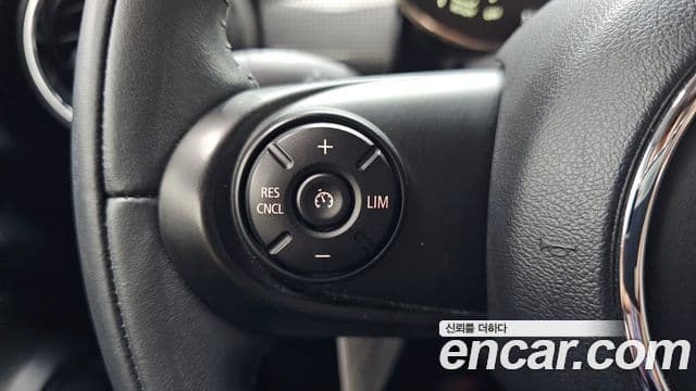 Mini Cooper 2021 — ფოტო 19/32