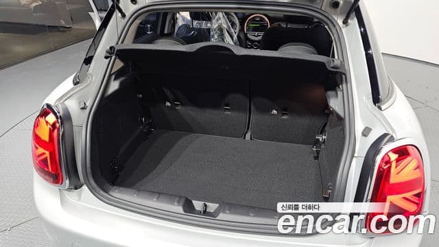 Mini Cooper 2021 — ფოტო 32/32