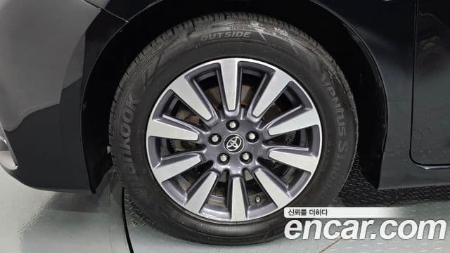 Toyota Sienna 2018 — Фото 5/20