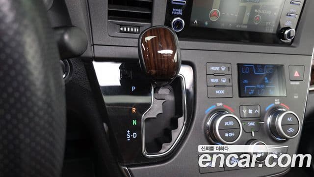 Toyota Sienna 2018 — Фото 9/20