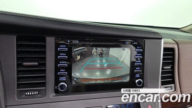 Toyota Sienna 2018 — Фото 15/20