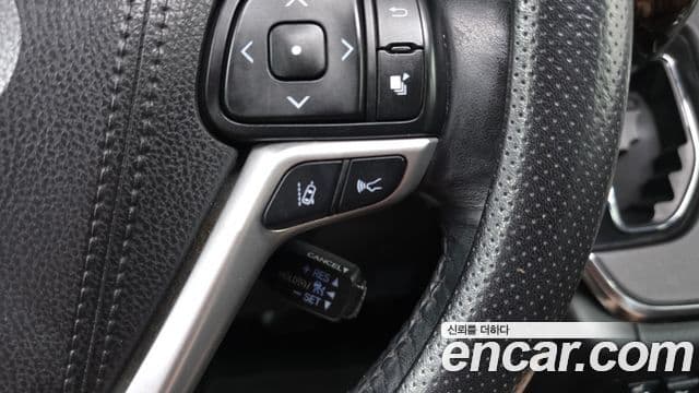 Toyota Sienna 2018 — Фото 17/20