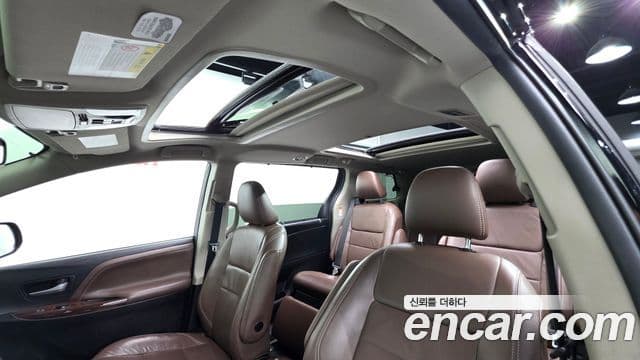 Toyota Sienna 2018 — Фото 18/20