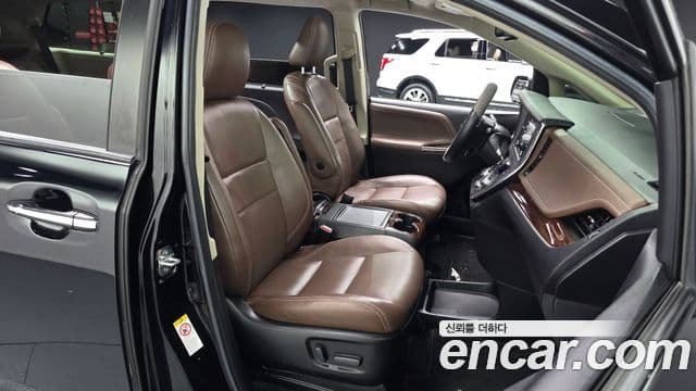 Toyota Sienna 2018 — Şəkil 1/32