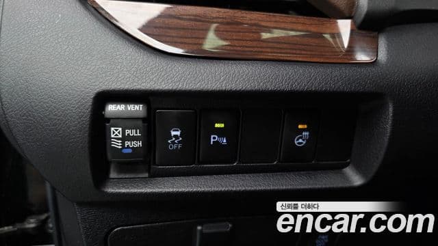 Toyota Sienna 2018 — Şəkil 31/32