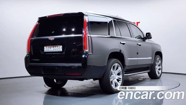 Cadillac Escalade 2018 — Фото 2/20
