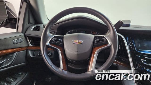 Cadillac Escalade 2018 — Фото 13/20