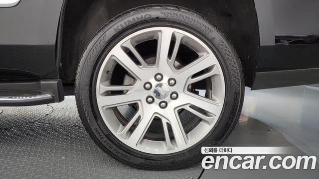 Cadillac Escalade 2018 — ფოტო 6/34