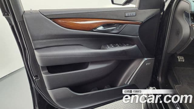 Cadillac Escalade 2018 — ფოტო 12/34