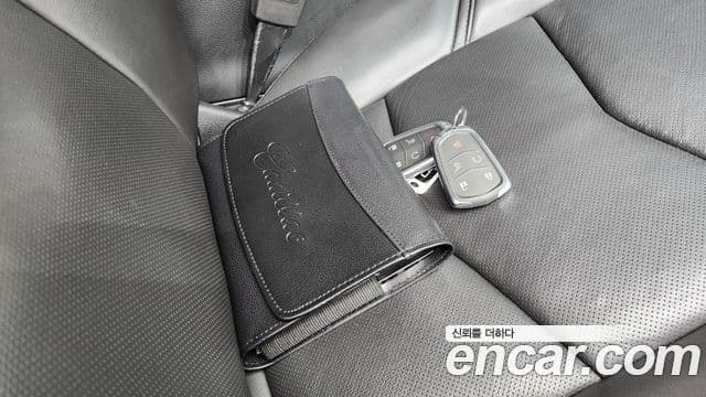 Cadillac Escalade 2018 — ფოტო 20/34