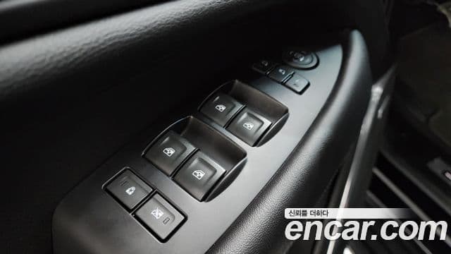 Cadillac Escalade 2018 — ფოტო 13/34