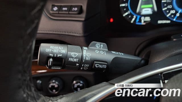 Cadillac Escalade 2018 — ფოტო 27/34
