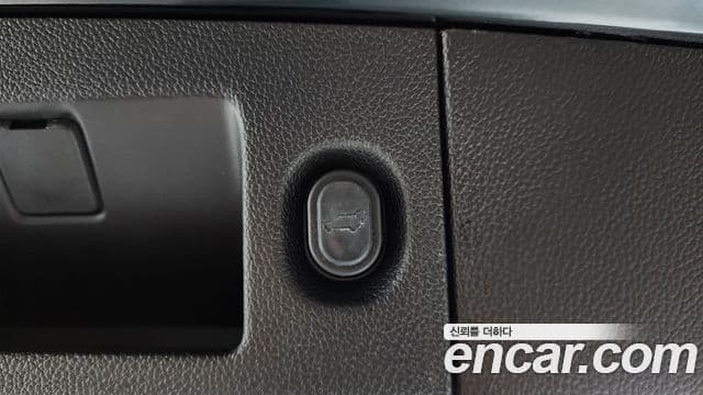 Cadillac Escalade 2018 — ფოტო 26/34