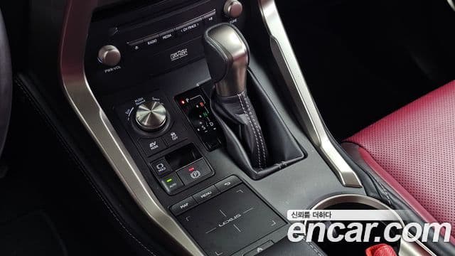 Lexus NX300h 2018 — Фото 9/20