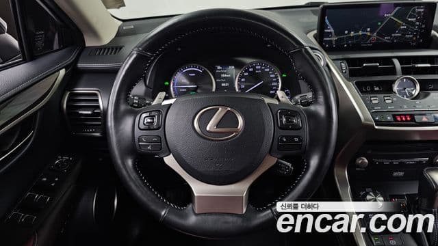 Lexus NX300h 2018 — Фото 13/20