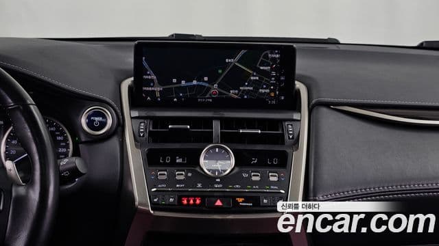 Lexus NX300h 2018 — Фото 14/20