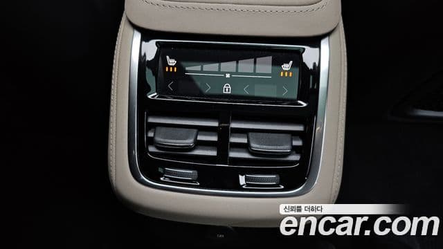Volvo XC90 2025 — Фото 18/20