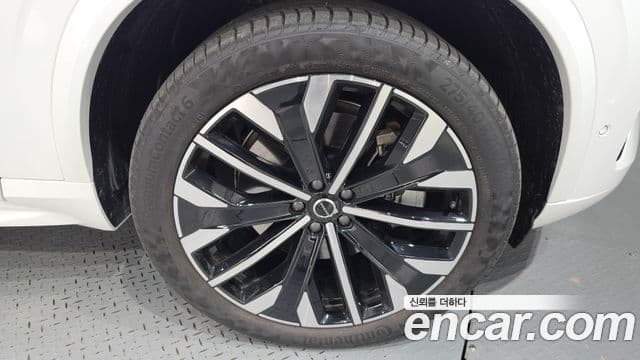 Volvo XC90 2025 — Photo 9/35
