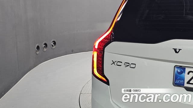 Volvo XC90 2025 — Photo 28/35