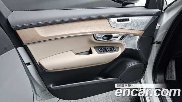 Volvo XC90 2025 — Photo 23/35