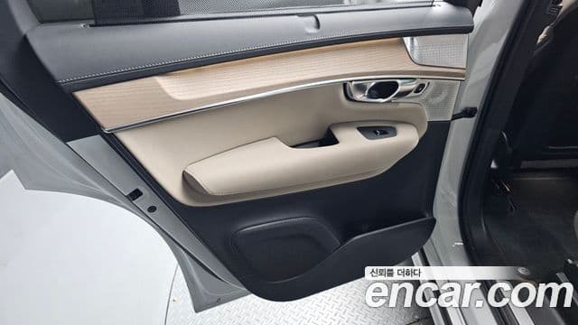 Volvo XC90 2025 — Photo 35/35