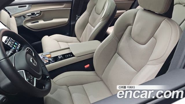 Volvo XC90 2025 — Photo 31/35