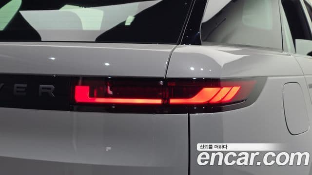 Land Rover Range Rover Sport 2026 — Фото 16/20