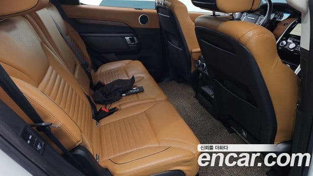 Land Rover Discovery 5 2018 — Şəkil 18/36