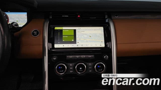 Land Rover Discovery 5 2018 — Şəkil 24/36