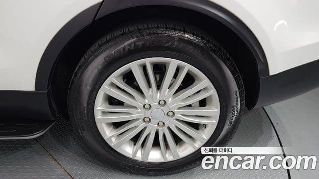 Land Rover Discovery 5 2018 — Şəkil 22/36