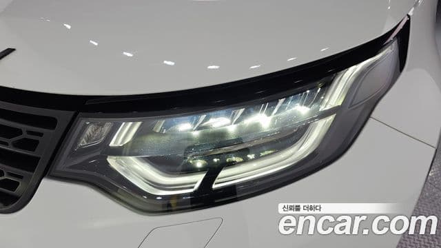 Land Rover Discovery 5 2018 — Şəkil 26/36