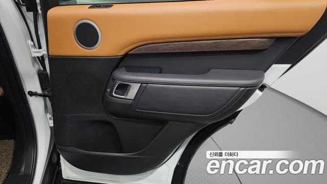 Land Rover Discovery 5 2018 — Şəkil 5/36