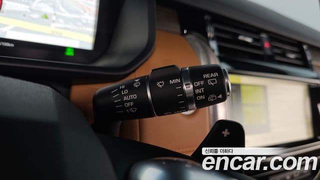 Land Rover Discovery 5 2018 — Şəkil 11/36